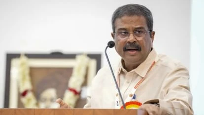 ‘राहुल गांधी ने छठ और पीएम मोदी का किया अपमान’- धर्मेंद्र प्रधान का पलटवार