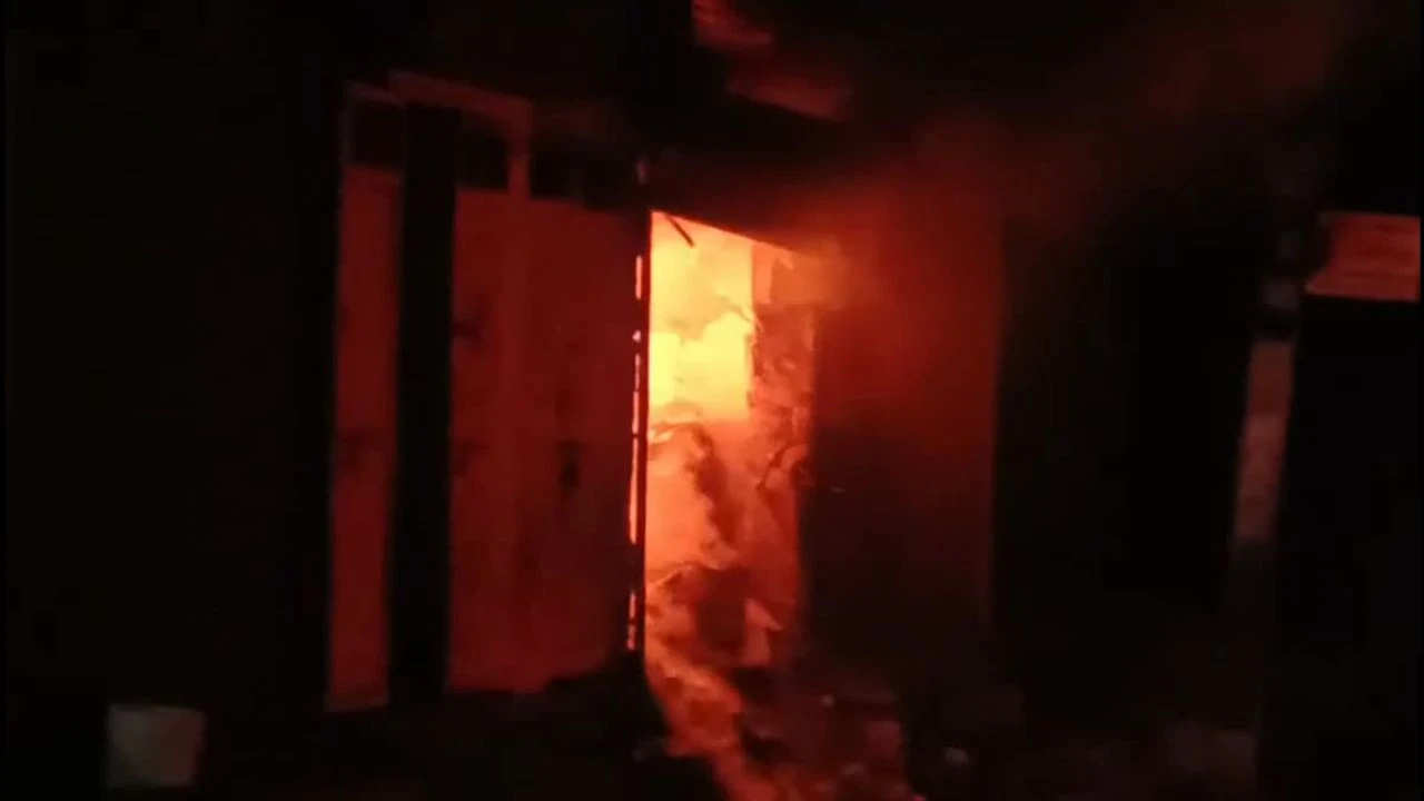 जयपुर में केरोसिन ऑयल के गोदाम में लगी भीषण आग, धमाकों से दहला इलाका