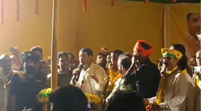 महनार में तेज प्रताप पर फूटा गुस्सा, राजद समर्थकों ने लगाए तेजस्वी के नारे