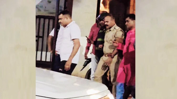 लखनऊ: सामूहिक दुष्कर्म केस में दो लाख की रिश्वत लेते दरोगा पकड़ा, एंटी करप्शन ने किया गिरफ्तार