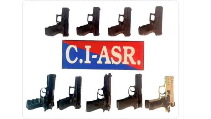 सीमा पार से हथियार तस्करी का पर्दाफाश, तीन गिरफ्तार- नौ आधुनिक पिस्तौल बरामद