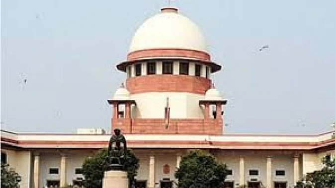 सुप्रीम कोर्ट का सख्त रुख: आवारा कुत्तों पर जवाब न देने वाले राज्यों के मुख्य सचिवों को किया तलब