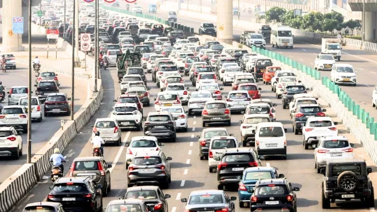 दिल्ली में गैर-BS-VI गाड़ियों की एंट्री पर रोक, सरकार का बड़ा पर्यावरणीय कदम