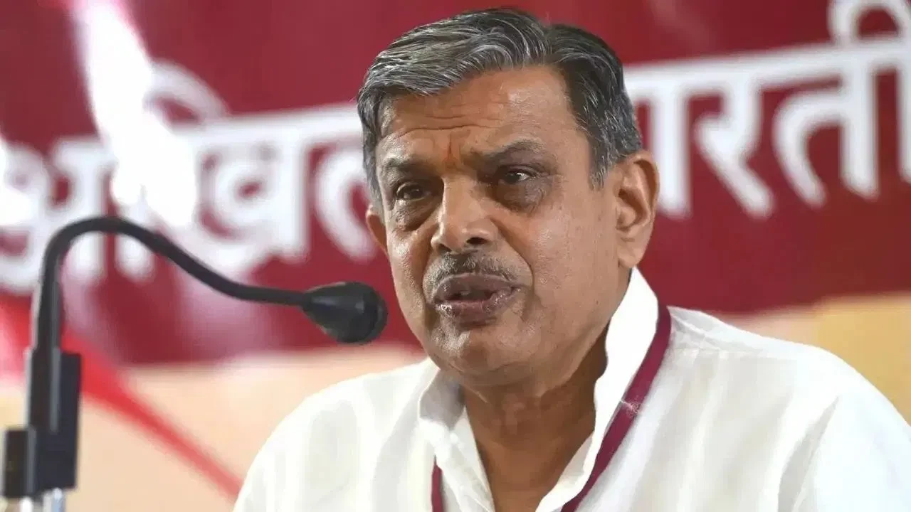 खरगे के बयान पर आरएसएस का पलटवार: होसबाले बोले- प्रतिबंध के लिए कारण भी तो होना चाहिए