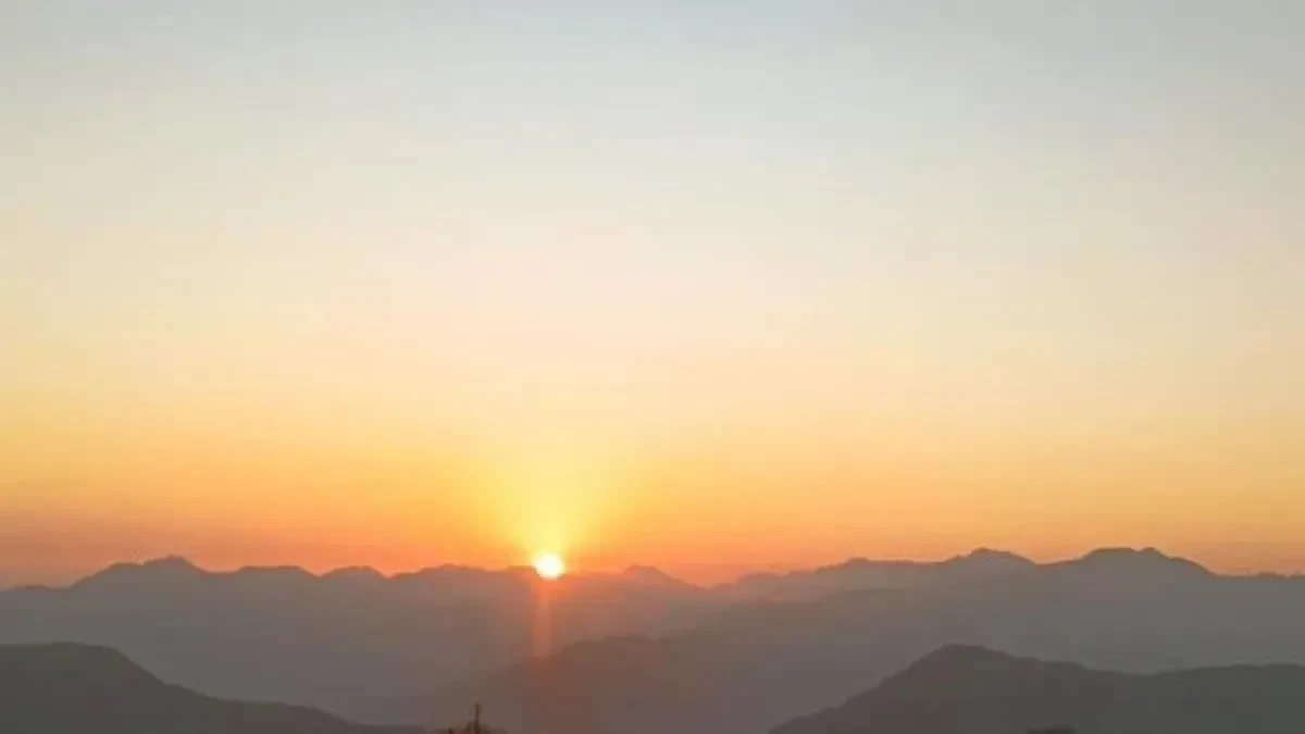 कड़कड़ाती ठंड के लिए अभी और करना होगा इंतजार, मौसम विभाग ने बताया कारण