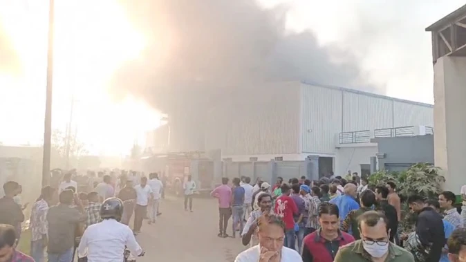 बद्दी के औद्योगिक क्षेत्र में दवा कंपनी में लगी आग, लाखों का नुकसान