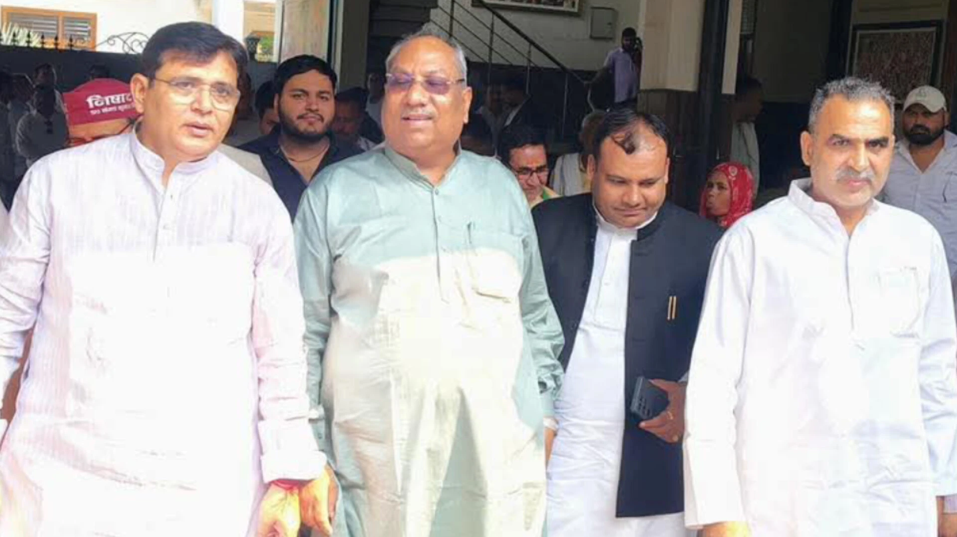 आजम खान अपने समाज के स्टार हैं, पर सोचें किसके साथ रहें: मंत्री निषाद