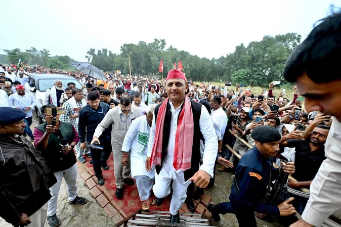 नीतीश कुमार सिर्फ भाजपा के चुनावी चेहरे हैं, सत्ता मिलने पर नहीं बनेंगे सीएम: अखिलेश यादव