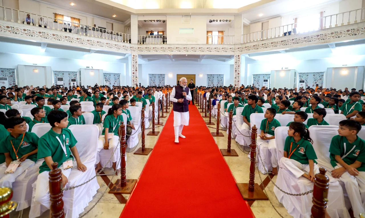 बच्चों से संवाद, अटल जी को नमन और विकास का संकल्प- पीएम मोदी का छत्तीसगढ़ दौरा रहा ऐतिहासिक