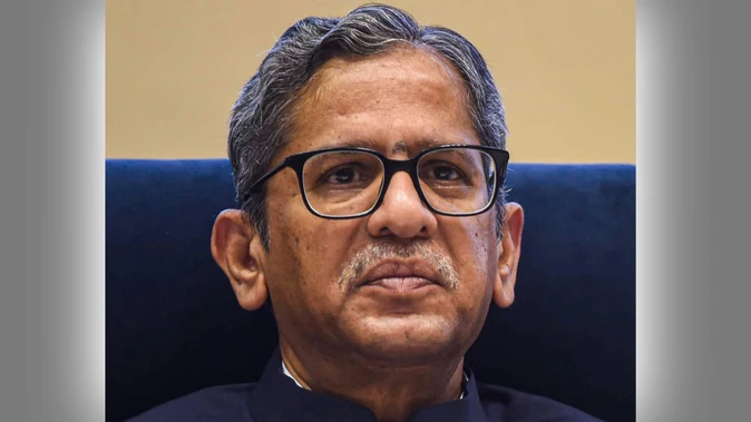 ‘परिवार को निशाना बनाकर मुझे दबाने की कोशिश की गई’- एनवी रमणा का खुलासा