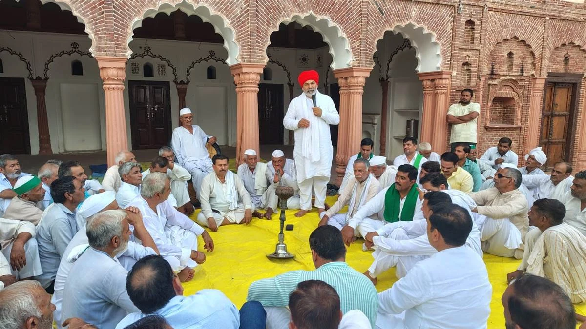 मुजफ्फरनगर: सोरम में होने वाले सर्वखाप महापंचायत में निमंत्रण देने के लिए बनी टीमें