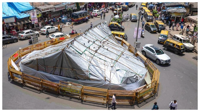 मुंबई में दादर कबूतरखाना विवाद गहराया, जैन संत का बीएमसी के खिलाफ प्रदर्शन शुरू