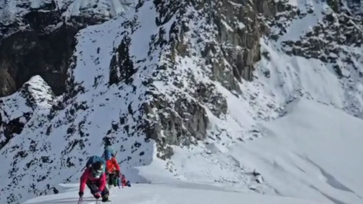 नेपाल में यालुंग री पर्वत पर भीषण हिमस्खलन, सात पर्वतारोहियों की मौत