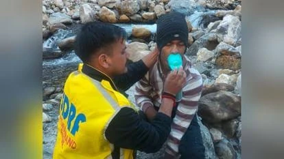 नीलकंठ ट्रैक पर रास्ता भटके पर्यटक की 112 ने बचाई जान