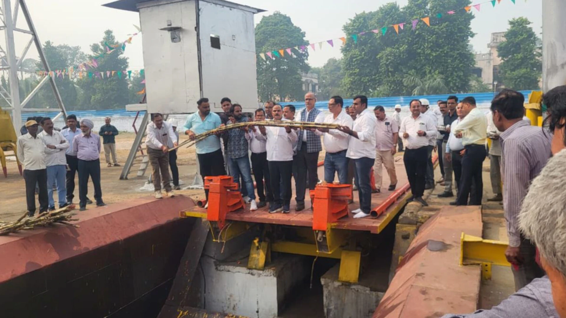 टिकौला शुगर मिल के पेराई सत्र का विधिवत शुभारंभ