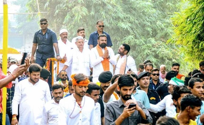 मोकामा में चुनावी विवाद: अनंत सिंह के समर्थन में रोड शो कर फंसे ललन सिंह और सम्राट चौधरी