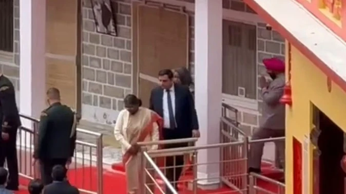 राष्ट्रपति द्रौपदी मुर्मू ने कैंची धाम में की बाबा नीब करौरी महाराज की पूजा-अर्चना
