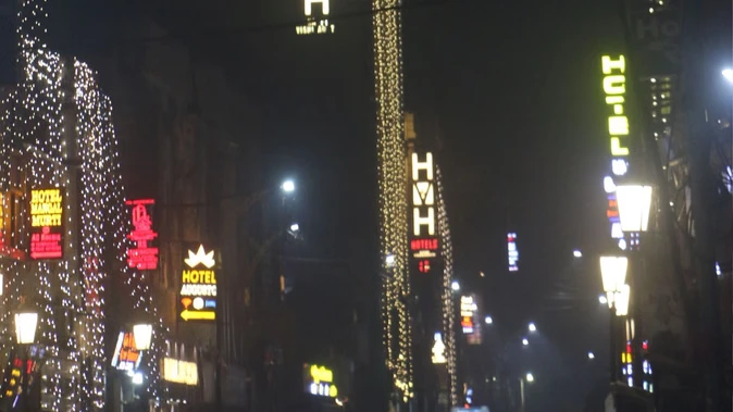 काशी में देव दीपावली से पहले आसमान छूते होटल और नाव किराए, बनारस के रेट दुबई-लंदन से भी आगे