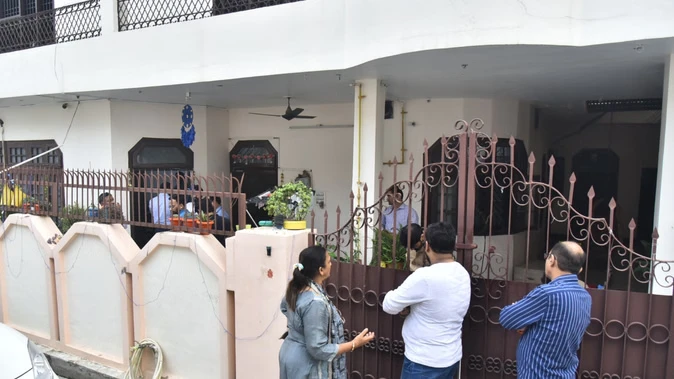 बरेली में सेंट्रल जीएसटी की बड़ी कार्रवाई, कारोबारी के घर से 5 करोड़ रुपये बरामद