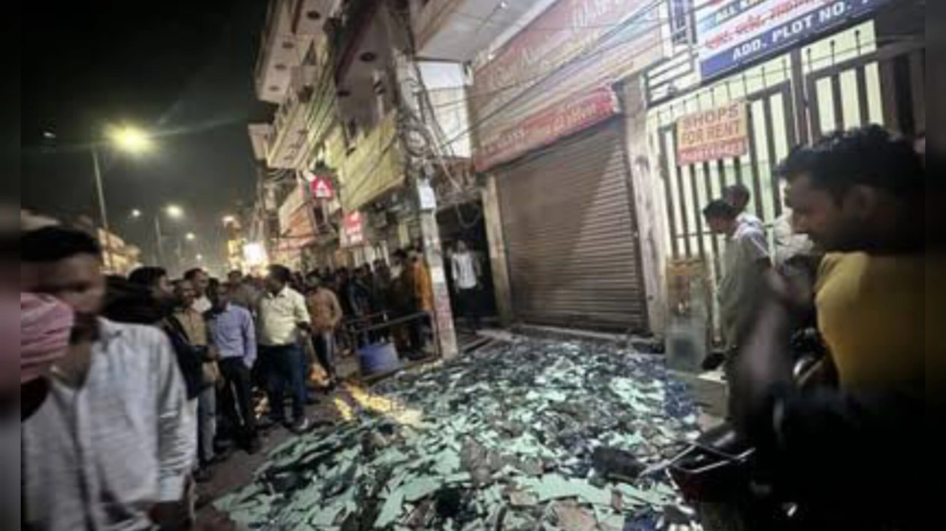 गाजियाबाद में शीशे की रैक गिरने से किशोर की मौत, दुकान मालिक घायल