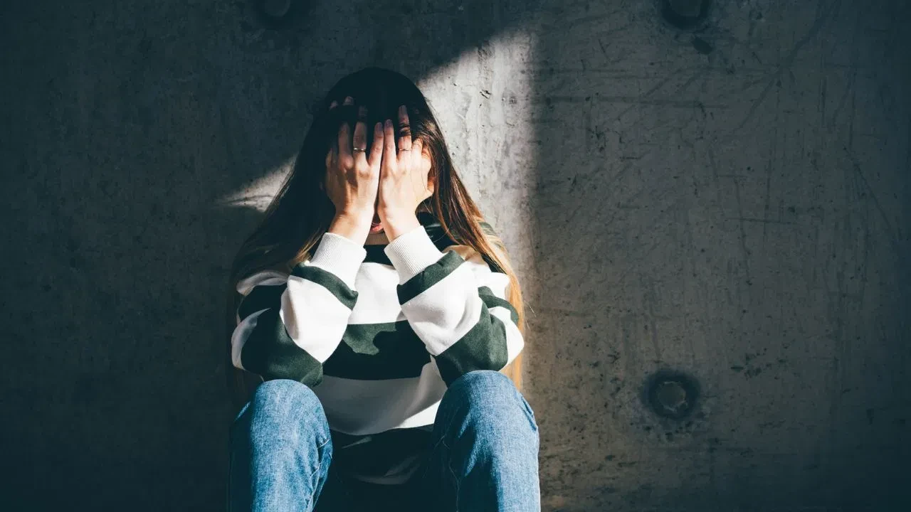 मानसिक दबाव और डिप्रेशन: जानें पहचानने के संकेत