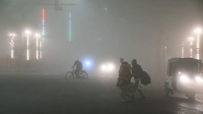 राजस्थान में बारिश और ओलावृष्टि से गिरी तापमान की पारे, श्रीनगर में बर्फबारी से हाईवे बंद