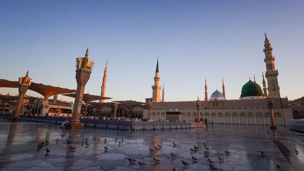 पवित्र मदीना में चल रहे सेक्स रैकेट का पर्दाफाश, 2 महिलाएं और 1 पुरुष गिरफ्तार