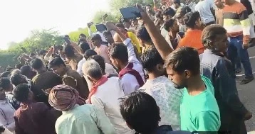 हमीरपुर: तेज रफ्तार ट्रक ने बाइक सवार तीन युवकों को रौंदा, तीनों की मौके पर मौत