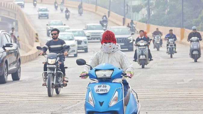 लखनऊ और यूपी में ठंड की दस्तक, रात का पारा गिरा, पूर्वांचल में कोहरे की संभावना