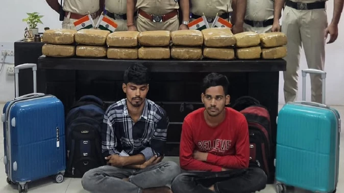 नई दिल्ली स्टेशन पर आरपीएफ ने पकड़ा 57 किलो गांजा, दो तस्कर गिरफ्तार