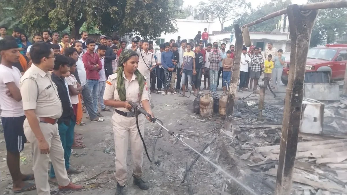 लालगंज: प्रतिबंधित मांस को लेकर हिंसक हंगामा, एक दर्जन घर जले