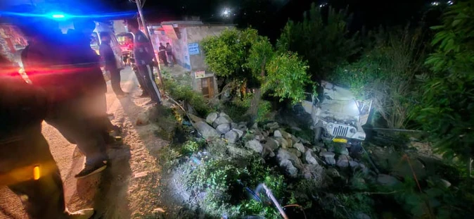 गौरीकुंड हाईवे हादसा: मैक्स वाहन पलटा, 2 की मौत, 6 घायल