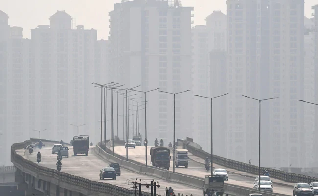 दिल्ली में वायु गुणवत्ता संकट: AQI 400 पार, नोएडा सबसे प्रदूषित, फरीदाबाद सबसे साफ