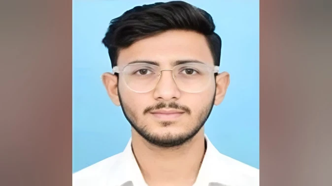 ‘बाल नोंचे, गाली दी और पीटा…’ प्राचार्य व पुलिस से तंग आकर छात्र ने लगाई आग, हालत नाजुक