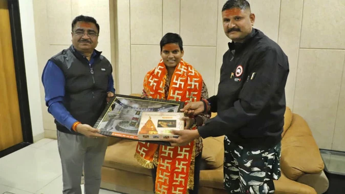 विश्व कप विजेता क्रिकेटर दीप्ति शर्मा ने महाकालेश्वर मंदिर में भस्म आरती में लिया भाग