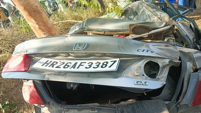 फरीदकोट में कार पेड़ से टकराई, तीन की मौत और सात घायल