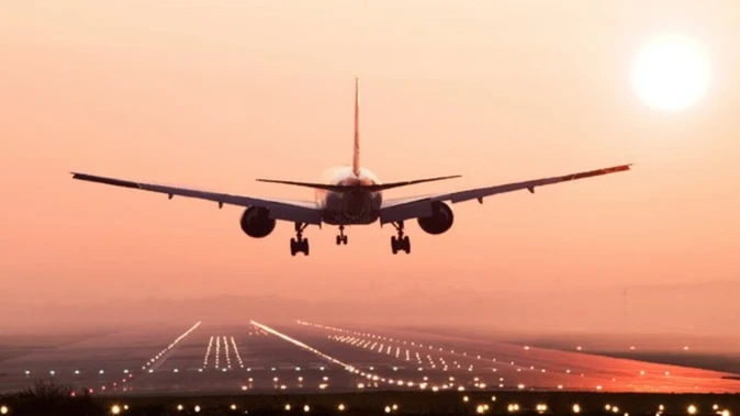 स्पाइसजेट फ्लाइट SG670 में इंजन फेल, कोलकाता में सुरक्षित इमरजेंसी लैंडिंग