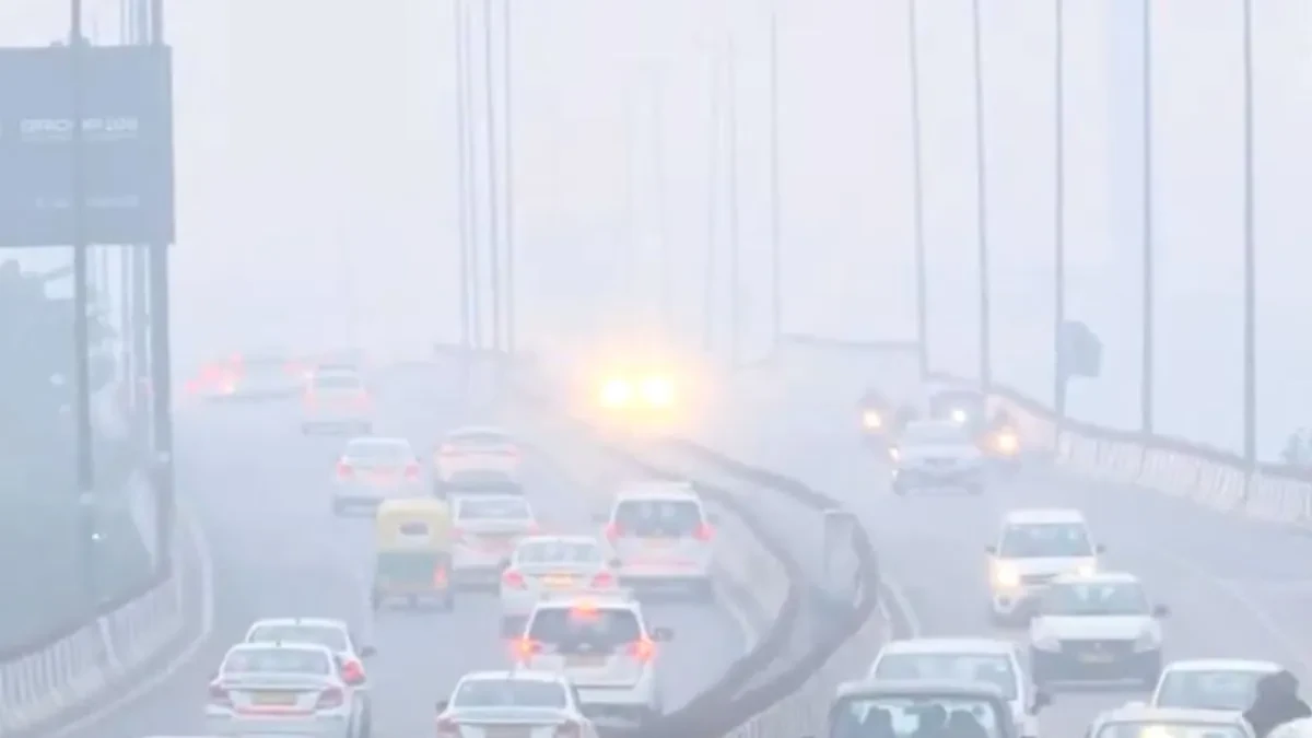 दिल्ली में वायु गुणवत्ता 'गंभीर' स्तर पर, AQI कई इलाकों में 400 के पार