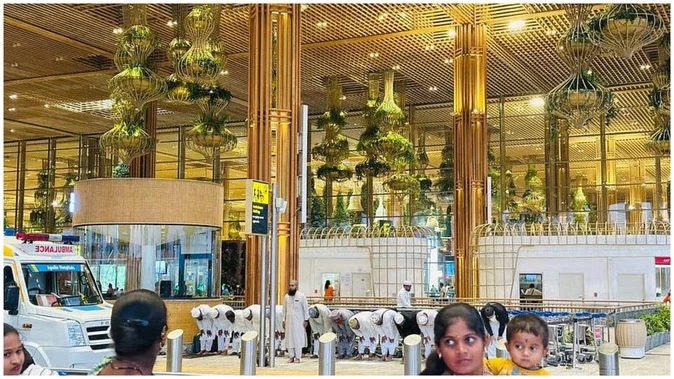 एयरपोर्ट पर नमाज का वीडियो वायरल, भाजपा ने सरकार से पूछा- अनुमति ली थी क्या?