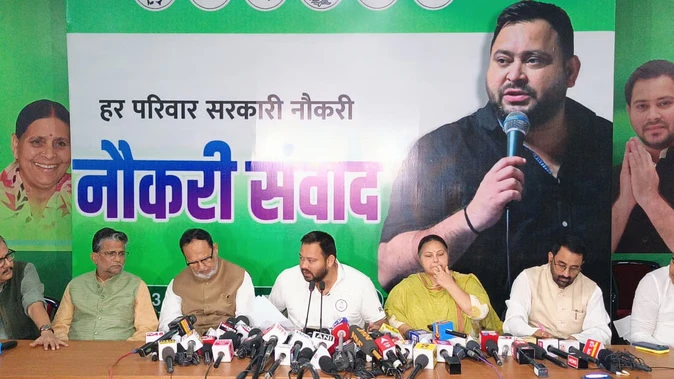 तेजस्वी यादव का आरोप: चुनाव आयोग पक्षपाती, पीएम और गृह मंत्री पर भी साधा निशाना