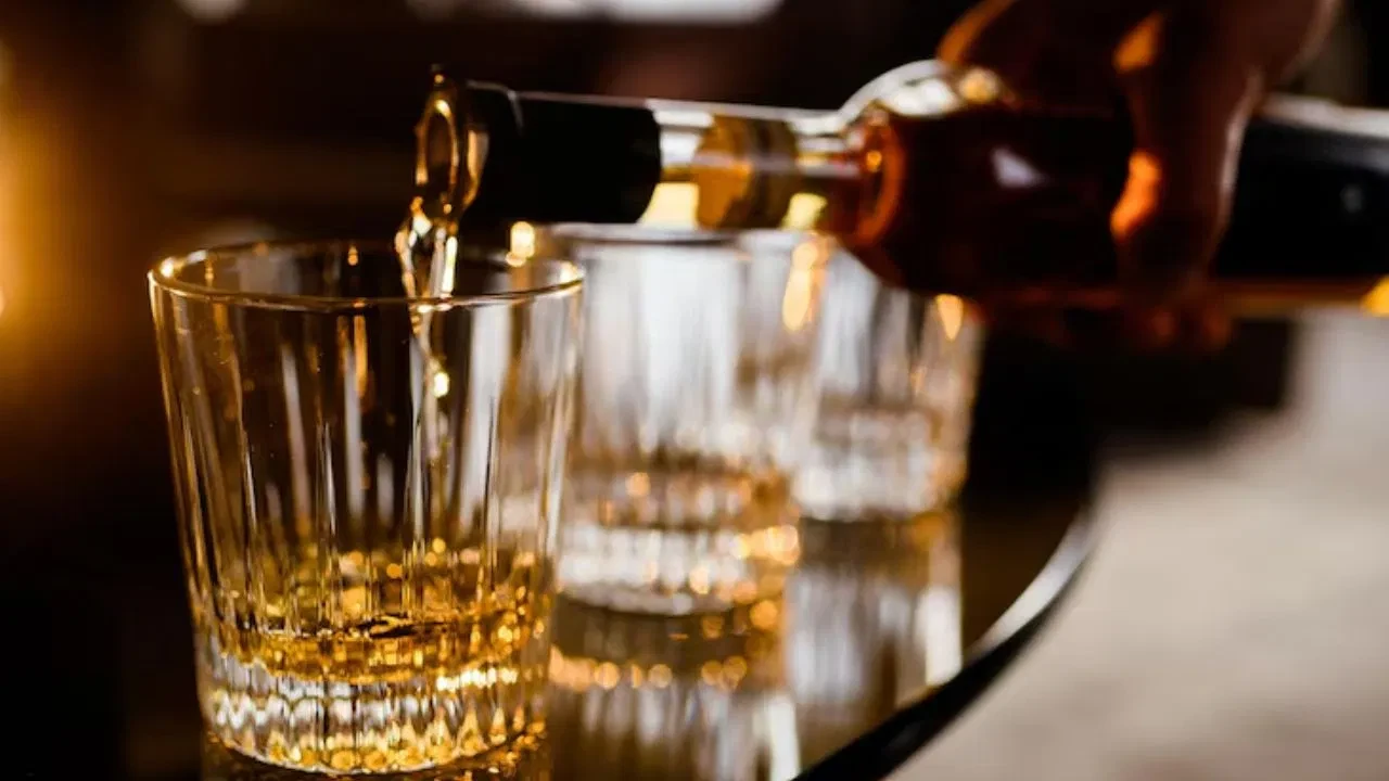 चीन ने शराब उद्योग से बेशुमार कमाई कर बनाया दुनिया में रिकॉर्ड