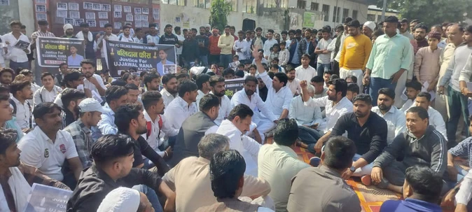 बुढ़ाना: उज्ज्वल राणा की मौत पर डीएवी कॉलेज में हंगामा, छात्रों ने गेट पर दिया धरना