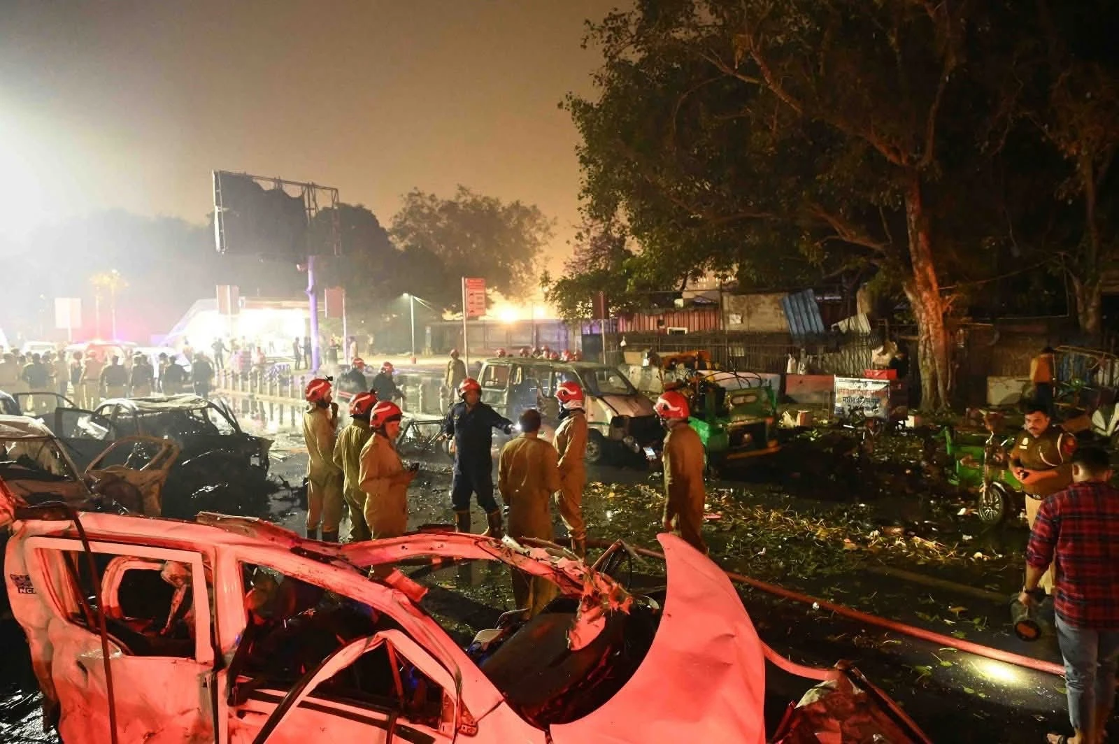 दिल्ली: लाल किला मेट्रो स्टेशन के पास कार में विस्फोट, 11 की मौत, 20 से अधिक घायल