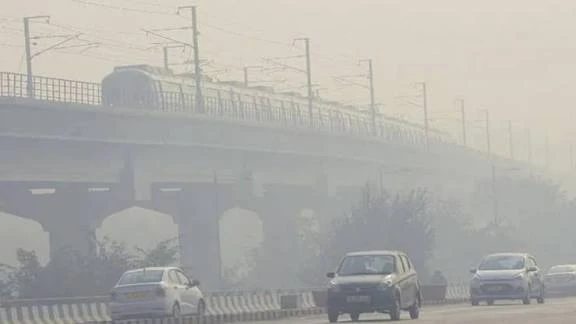 दिल्ली में फिर जहरीली हुई हवा, कई इलाकों में AQI 450 के पार, लागू हुआ GRAP-3