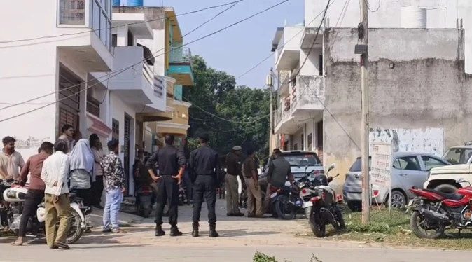 दिल्ली ब्लास्ट के बाद यूपी में हाई अलर्ट, सहारनपुर से तीन और लखनऊ से दो संदिग्ध हिरासत में