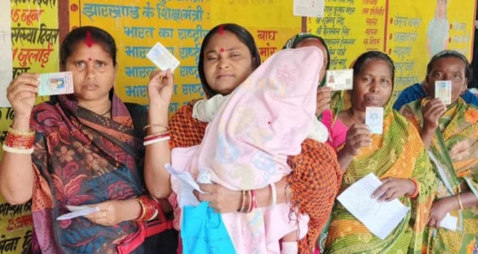 घाटशिला उपचुनाव: 3 बजे तक 69% मतदान, झामुमो और भाजपा के बीच कांटे की टक्कर