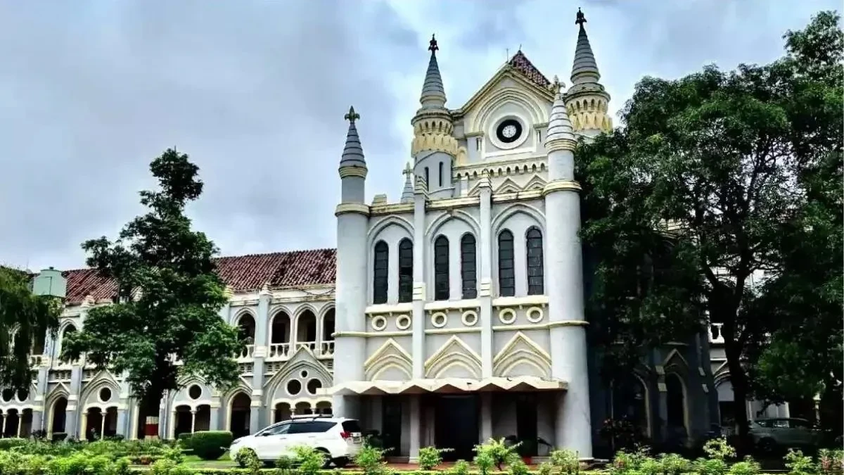 ममता बनर्जी के भतीजे अभिषेक ने गिरफ्तारी वारंट को हाईकोर्ट में दी चुनौती