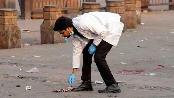 दिल्ली धमाके के बाद यूपी में हाई अलर्ट, एटीएस और एनआईए कर रही संदिग्धों की तलाश