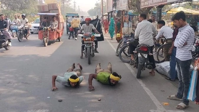 प्रेमानंद महाराज के प्रति आस्था...दंडवत यात्रा पर निकले लखनऊ के तीन युवा