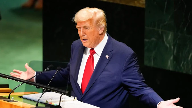 अमेरिका का 43 दिन का शटडाउन खत्म, राष्ट्रपति ट्रंप ने विधेयक पर किए हस्ताक्षर